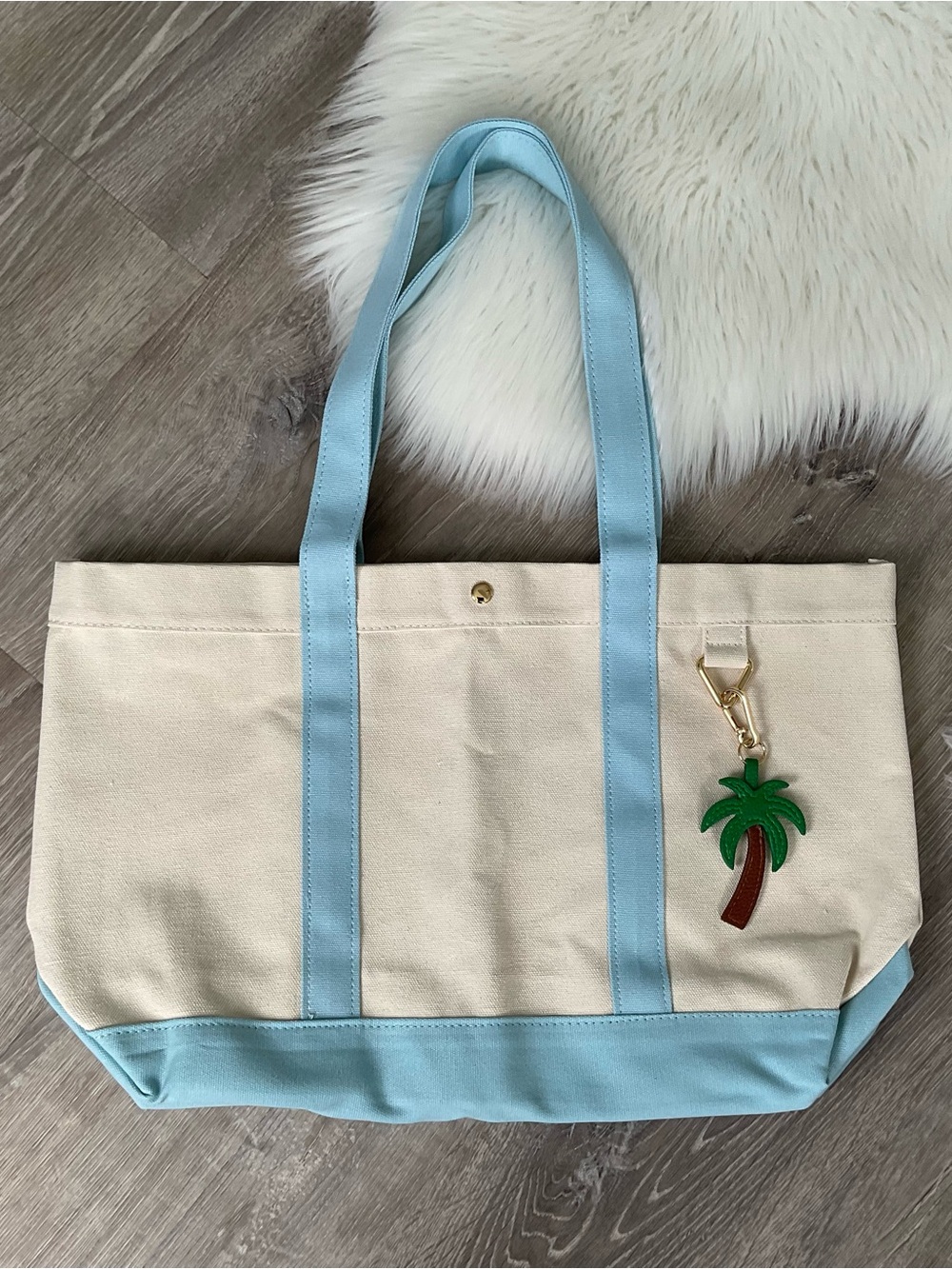 🩵 BAUBLEBAR Cream Canvas Tote with Light Blue Trim and Palm Charm